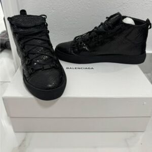 Black snake skin balenciaga size 42